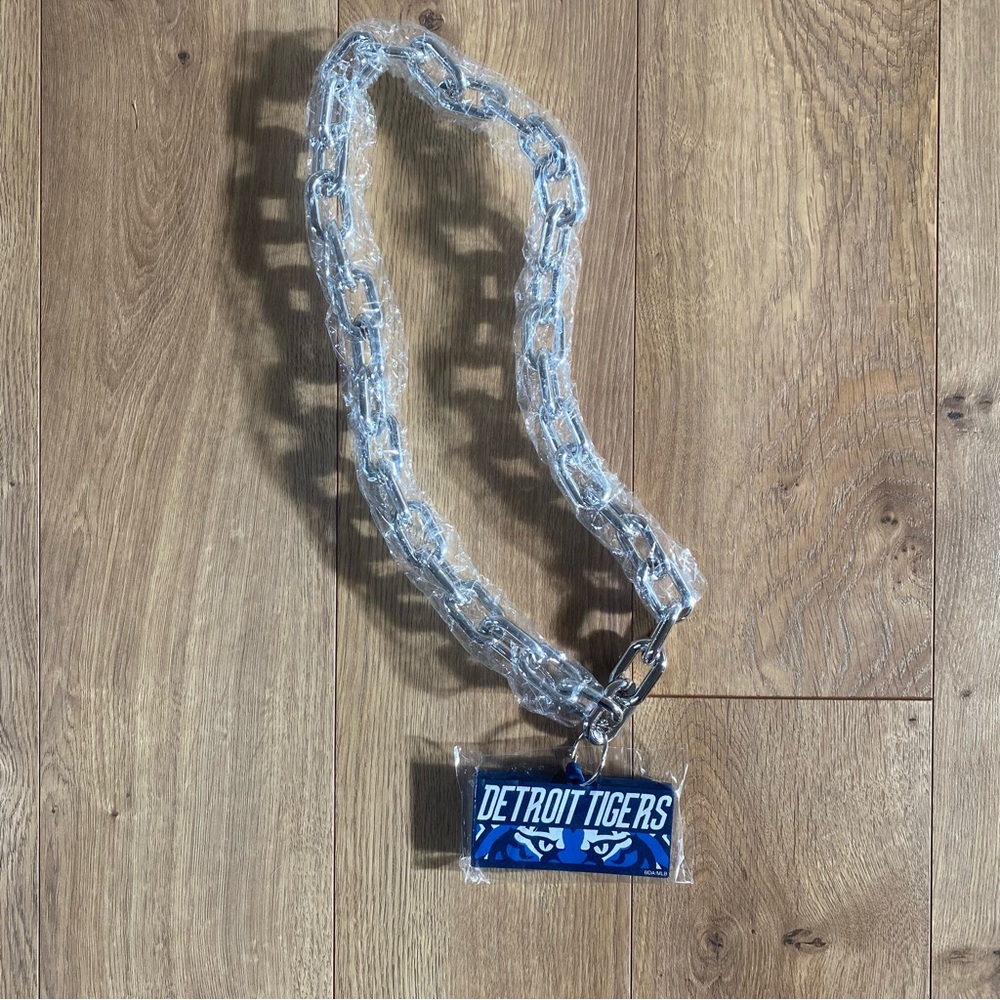 Brand New Detroit Tigers Fan Hype Chain Plastic Necklace